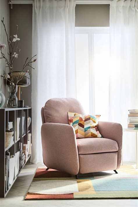 Ponte cómodo con lo nuevo en sofás del catálogo de IKEA 2021