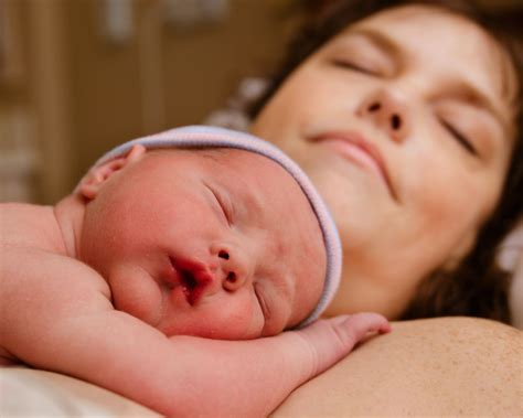 ¿Por qué es primordial la primera hora del recién nacido ...