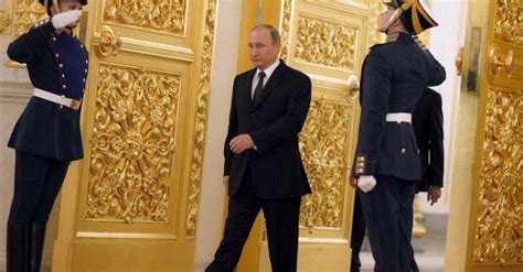 ¿Por qué Vladimir Putin camina así? Neurólogos lo descubren