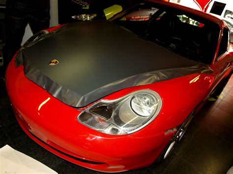 Porsche Rojo? mmmm, ahora es Porsche en vinilo integral color Gris ...