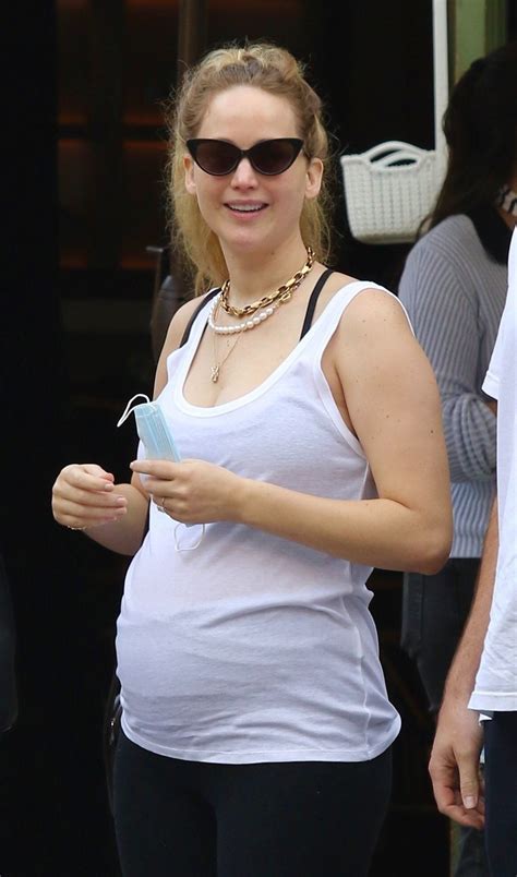 Pregnant JENNIFER LAWRENCE and Cooke Maroney Out in New York 10/09/2021 ...