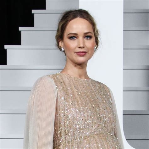 Pregnant Jennifer Lawrence Has  Out of Body  Return to Red Carpet   E ...