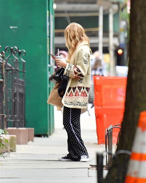 Pregnant JENNIFER LAWRENCE Out in New York 10/26/2020 – HawtCelebs