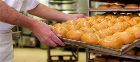 Preocupación por la suba de la harina: el kilo de pan podría costar más ...