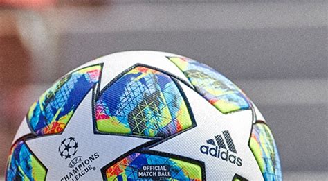 Presentación del nuevo balón de la UEFA Champions League ...