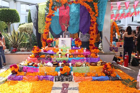 Preservan tradición de Día de Muertos en comunidad UPAEP ...