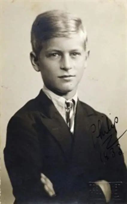 Principe Joven Felipe De Edimburgo Xiklznmqvgcfem / Así lucía joven ...