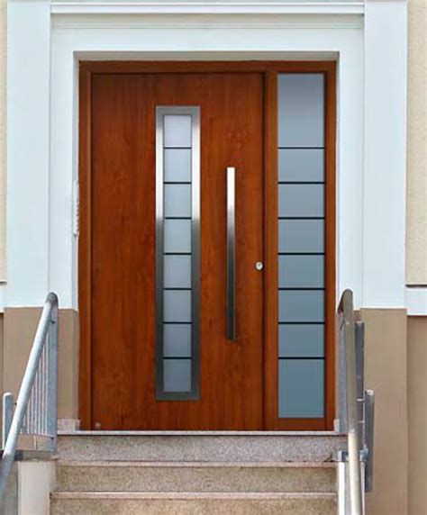 Proveer una puerta de aluminio color madera en la linea eurovent, de 1 ...
