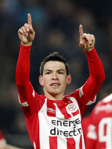 PSV’er Lozano is alleen af te stoppen met een overtreding ...