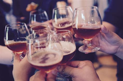 ¿Puede el alcohol ayudarnos a hablar en otro idioma? – Psicología para ...