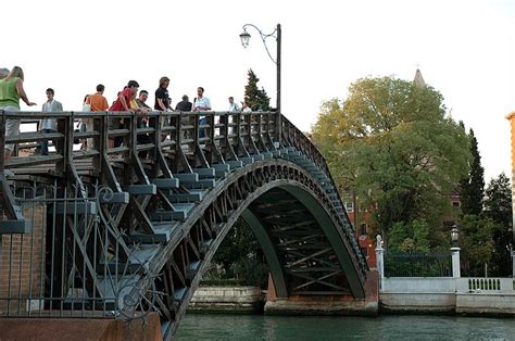 Puente de la Academia de Venecia   Uno de los puentes principales de ...