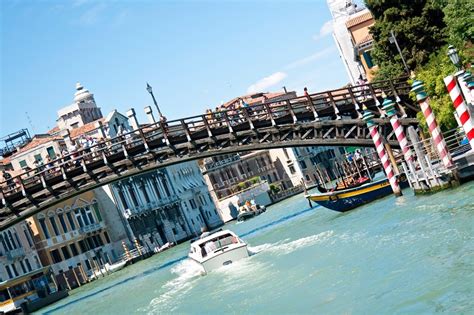 Puente de la Academia   Uno de los puentes principales de Venecia