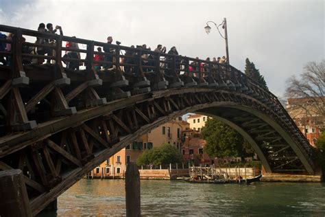 Puente de la Academia, Venecia, Italia – El perro viajante