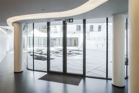 Puertas automáticas: acceso cómodo y seguro al edificio
