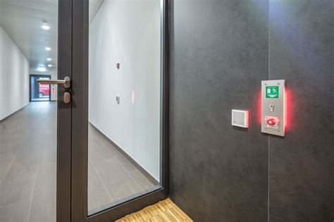 Puertas automáticas: acceso cómodo y seguro al edificio