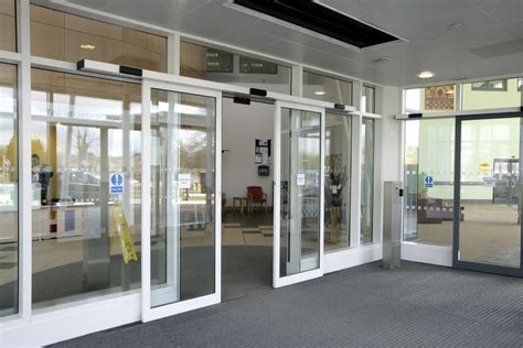 Puertas automáticas GEZE para el Hospital John Radcliffe | GEZE España