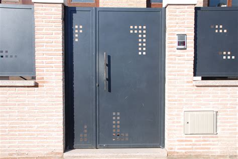 Puertas de exterior de hierro: Productos y servicios de Cerrajería Titulcia