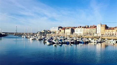 Puerto Deportivo de Gijón. Lugar perfecto para caminar y ...