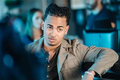 ¡Pura elegancia! Ozuna estrena nuevo look