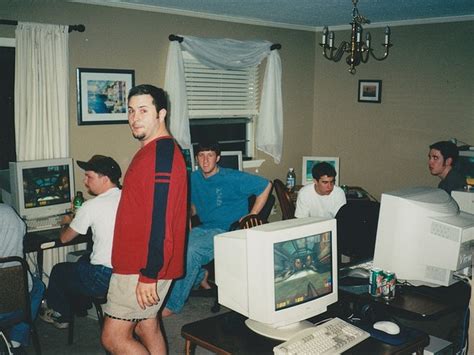 Quake 3 LAN party in the 1990s. | Securitron Linux blog.