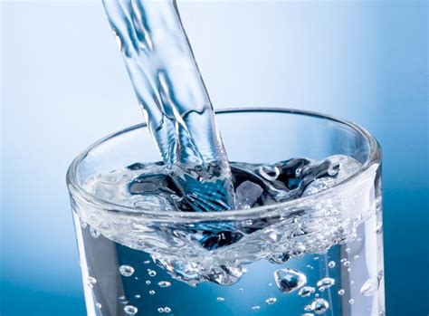 ¿Qué es el agua destilada? – GastroMakers