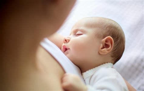 ¿Qué hago si mi bebé tiene muchos gases y no puede dormir?