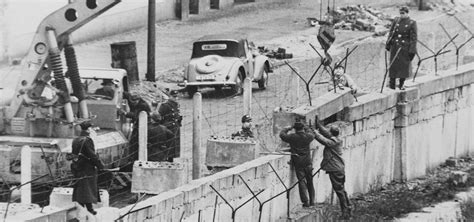 ¿Qué motivó la construcción y la caída del Muro de Berlín ...