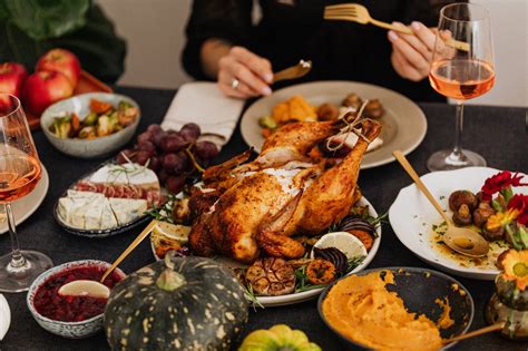 ¿Qué significa cada elemento en la cena de Thanksgiving? | Being Magazine