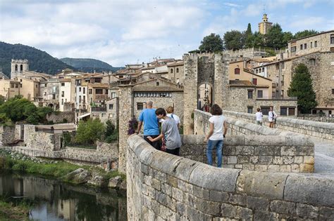 Qué ver en Besalú: pueblo medieval en La Garrotxa  Girona  | Guía Repsol