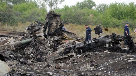 Queda de avião na Ucrânia pode ser considerado crime de guerra, diz ONU ...