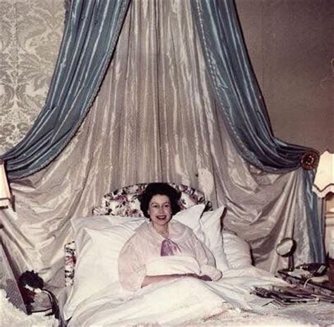 Queen Elizabeth after the birth of Prince Edward | QUEEN ...