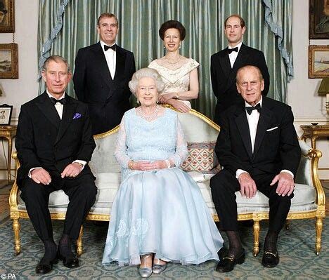 Queen Elizabeth, Duke of Edinburgh and their 4 children ...