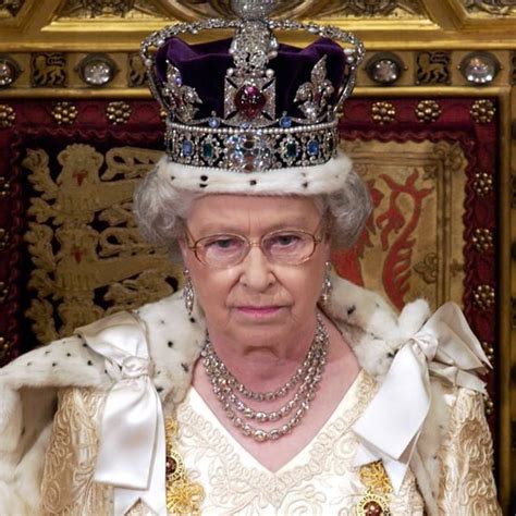 Queen Elizabeth II Critiques Downton Abbey | POPSUGAR ...