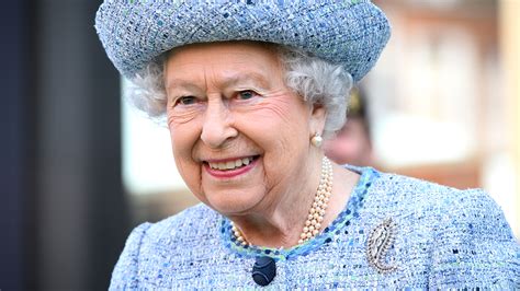 Queen Elizabeth, royal household looking to hire decorator ...