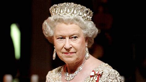 Queen Elizabeth shows early stages of Alzheimer s disease ...