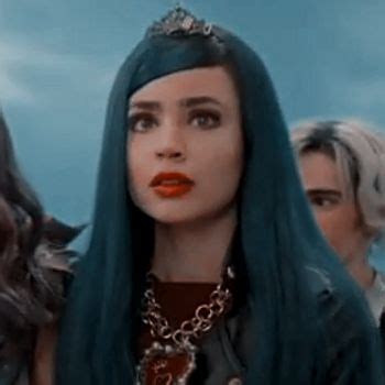 queen of the air — sofia carson as evie icons  sorry if some of them ...
