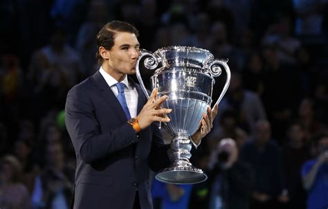 Rafael Nadal recibe trofeo que lo acredita como el mejor del año Proceso