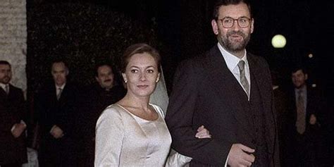 Rajoy cumple 20 años casado y presume de que, de momento ...