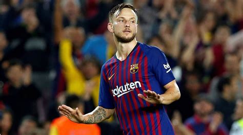 Rakitic quer continuar no FC Barcelona, embora esteja ...