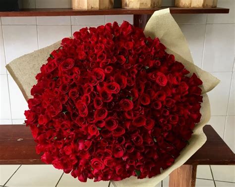 Ramo de 300 rosas amor mío   Yaakun Flores