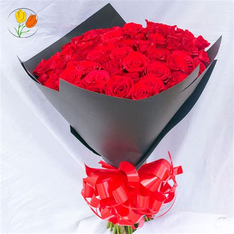 Ramo de 50 rosas rojas   Decorali tu floreria consentida.
