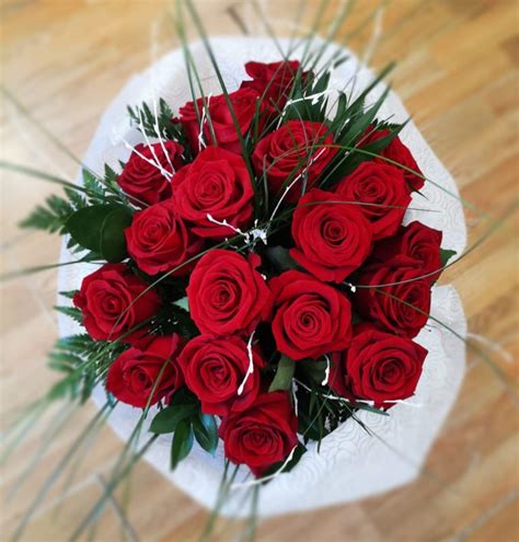 Ramo de Rosas rojas 18 unidades – Pedro Moreno Florista