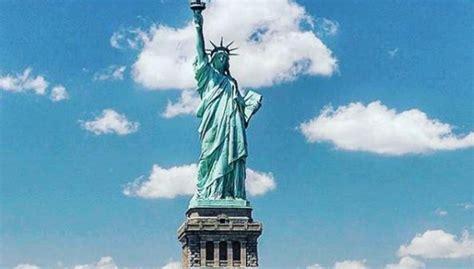 Rayo impacta contra la Estatua de la Libertad en Nueva York | En Pareja