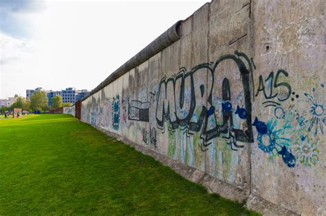 Realiza un recorrido por el trazado del Muro de Berlín ...