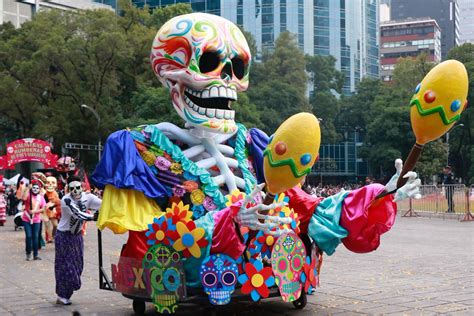Realizan desfile del Día de Muertos en la Ciudad de México ...
