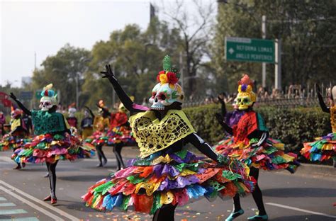 Realizan desfile del Día de Muertos en la Ciudad de México ...