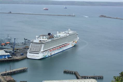 Record breaking ship to end Portland Port s season   Cruise Britain