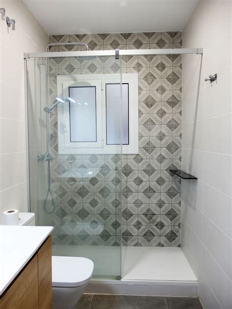 Reforma de baño con cambio de bañera por ducha | Baños grises, Baños ...