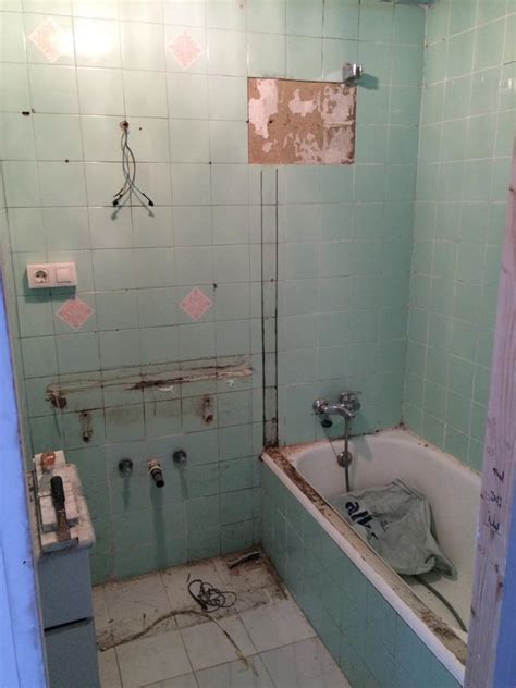 Reforma de baño sin obras con vinilo para paredes   Leroy ...