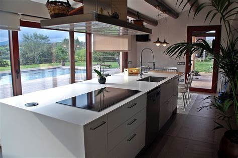 Reforma de cocina para villa   Contemporanea Interiorismo